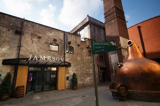 Whiskey, Food & Music Trail in Dublin & Belfast right in the HOME of Guinness. If you are a Whiskey fan you do not want to miss this trip! #Dublin #Guinness #Whiskey #Food #Music #Ireland #Travel