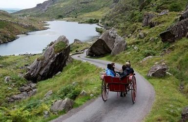 Do you want to travel more in 2018? Plan your next trip with us and experience the Ring of Kerry’s wild landscapes, untouched beaches and inspiring mountain ranges #WildAtlanticWay #Ireland #CaraGroupTravel #Travel #TravelIreland #RingofKerry