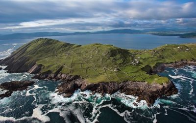 Experience Kerry, known as ‘The Kingdom’ and one of the most famous and beautiful of Ireland’s 32 counties! #CaraGroupTravel #WildAtlanticWay #Ireland #Travel #Vacation #TravelIreland